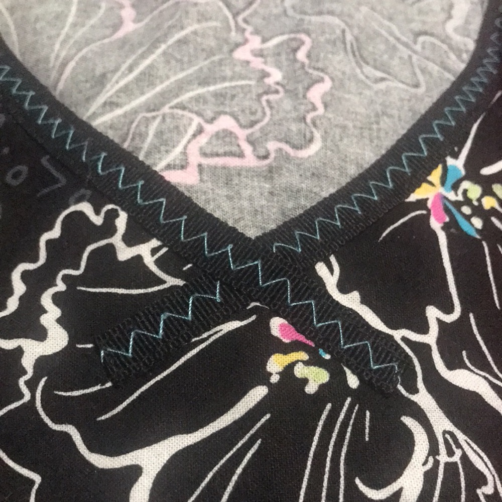 Scrip Tops Size M Bundle - Picture 9 of 9